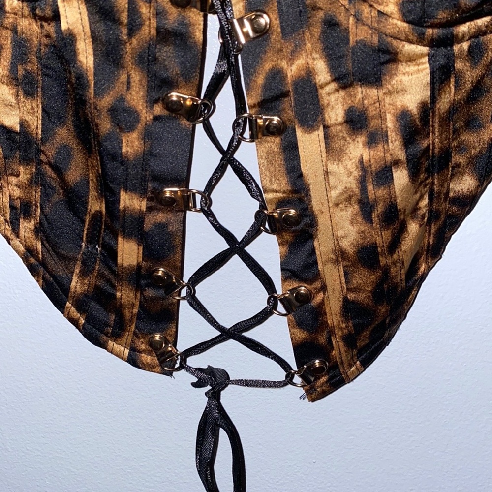 Leopard print top